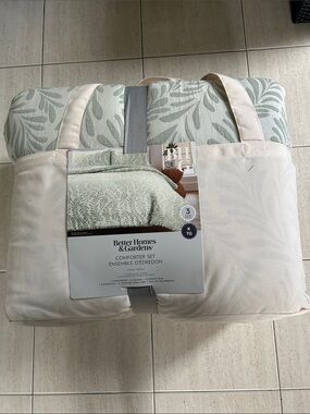 NEW 🆕 Better Homes And Gardens Leaf Comforter Set - Sage & Green for King size